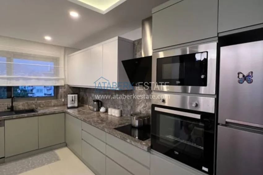 Приобрести Пентхаус-дуплекс с мебелью на первой береговой линии в районе Кестель 19