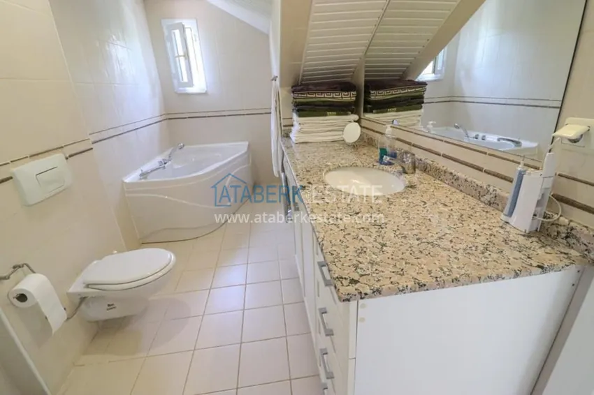 Приобрести  Квартира-дуплекс с мебелью и панорамным видом в центре Алании, историческая часть - Кале 18 