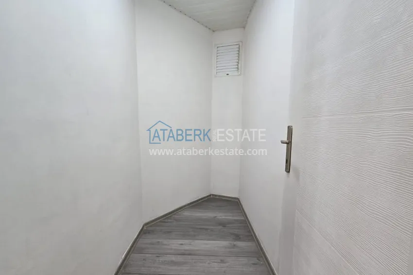 Приобрести Великолепная трехкомнатная квартира с видом на море в Соли, Мерсин – первая береговая 21