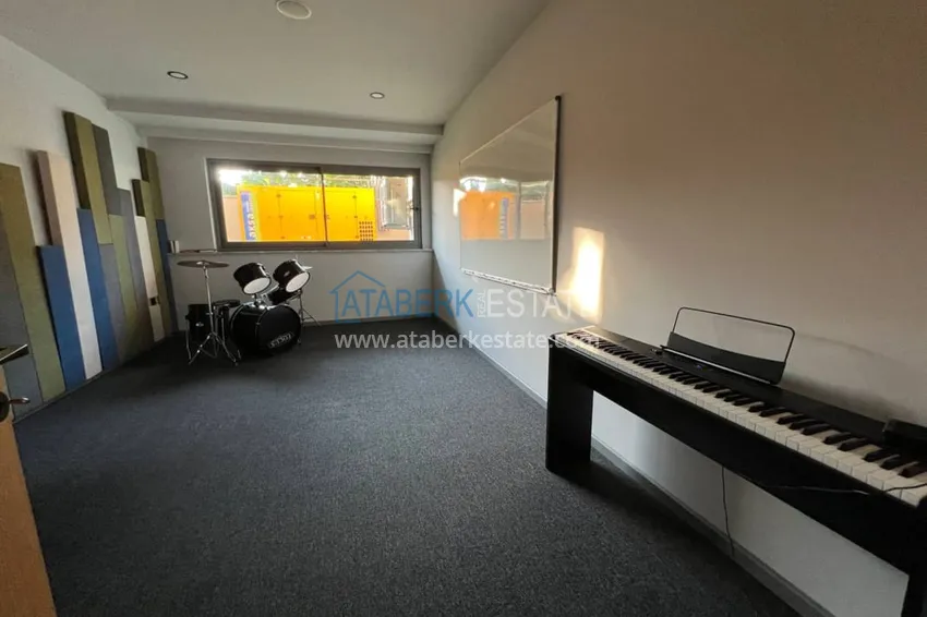 Пентхаус-дуплекс с мебелью на первой береговой линии в районе Кестель 20