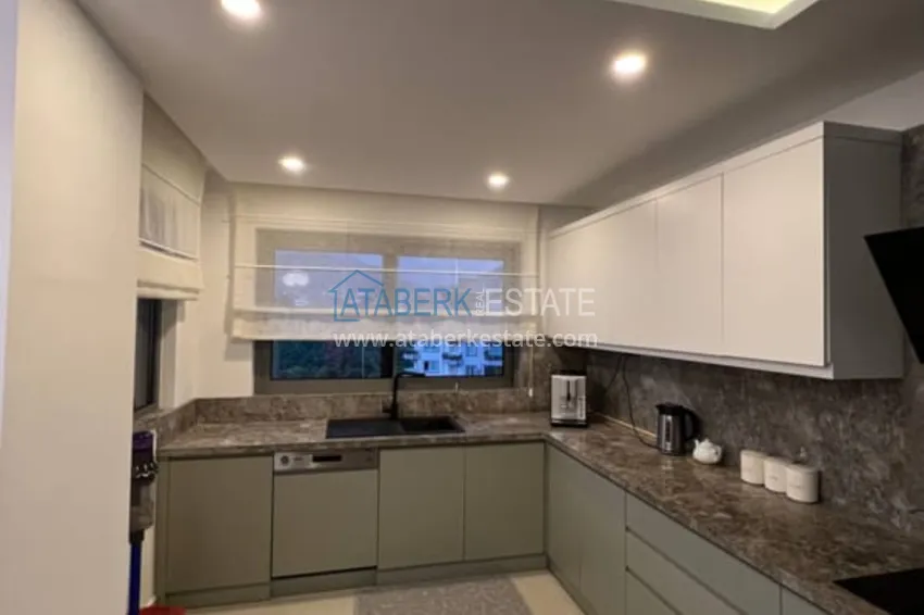 Приобрести Пентхаус-дуплекс с мебелью на первой береговой линии в районе Кестель 21