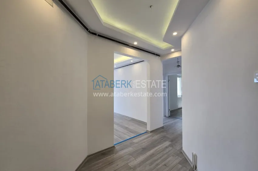 Приобрести Великолепная трехкомнатная квартира с видом на море в Соли, Мерсин – первая береговая 2