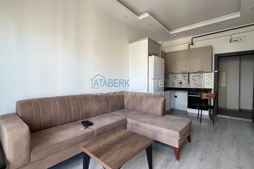 Приобрести Трехкомнатная квартира с мебелью в районе Соли, Мерсин 1 