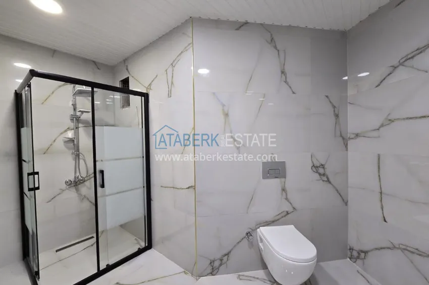 Приобрести Великолепная трехкомнатная квартира с видом на море в Соли, Мерсин – первая береговая 23