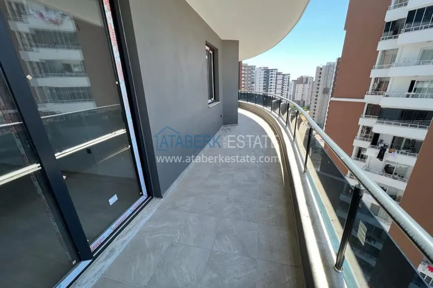 Приобрести Просторная четырехкомнатная квартира в комплексе сегмента комфорт – Мерсин, Соли 23