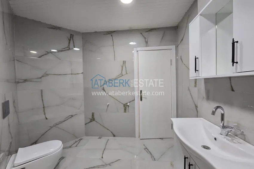 Приобрести Великолепная трехкомнатная квартира с видом на море в Соли, Мерсин – первая береговая 25