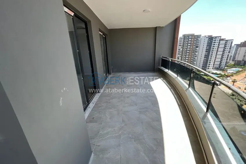 Приобрести Просторная четырехкомнатная квартира в комплексе сегмента комфорт – Мерсин, Соли 24