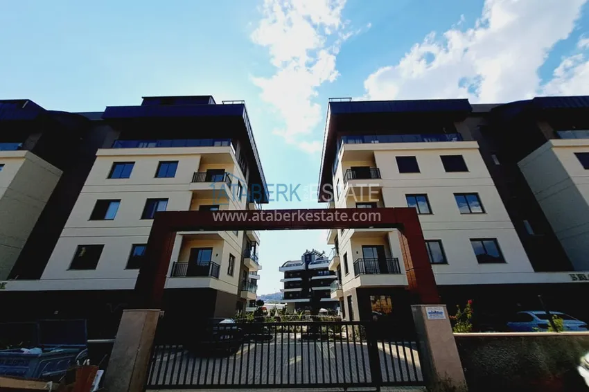 Просторная трехкомнатная квартира напрямую от собственника в Алании, район Оба 2