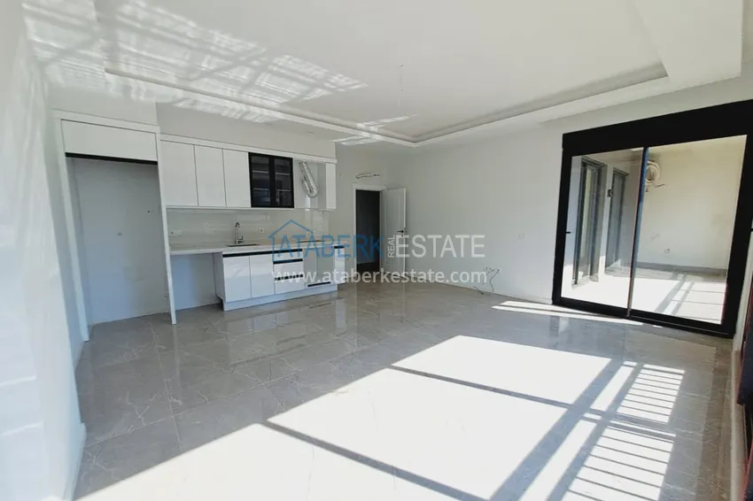 Приобрести Просторная трехкомнатная квартира напрямую от собственника в Алании, район Оба 2