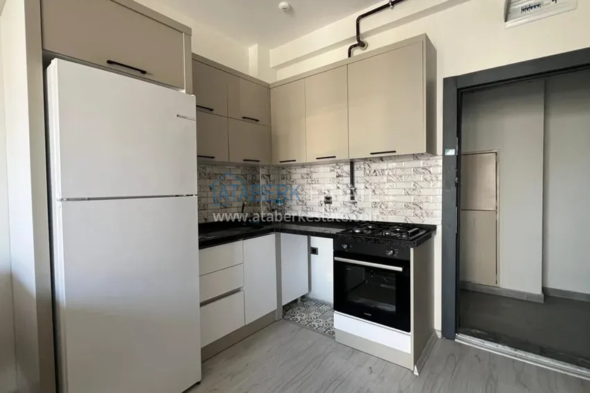 Приобрести Трехкомнатная квартира с мебелью в районе Соли, Мерсин 2 