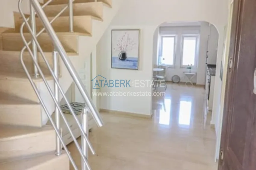 Приобрести  Квартира-дуплекс с мебелью и панорамным видом в центре Алании, историческая часть - Кале 3 