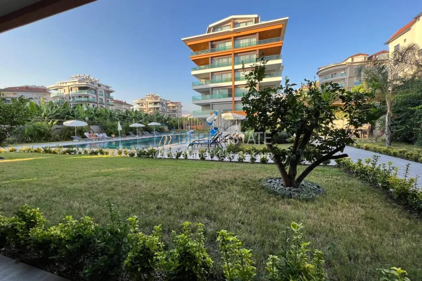 Пентхаус-дуплекс с мебелью на первой береговой линии в районе Кестель 4