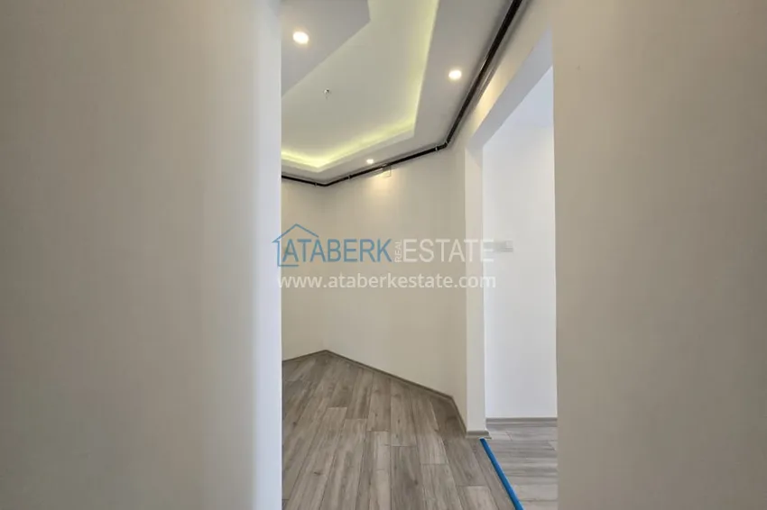 Приобрести Великолепная трехкомнатная квартира с видом на море в Соли, Мерсин – первая береговая 3