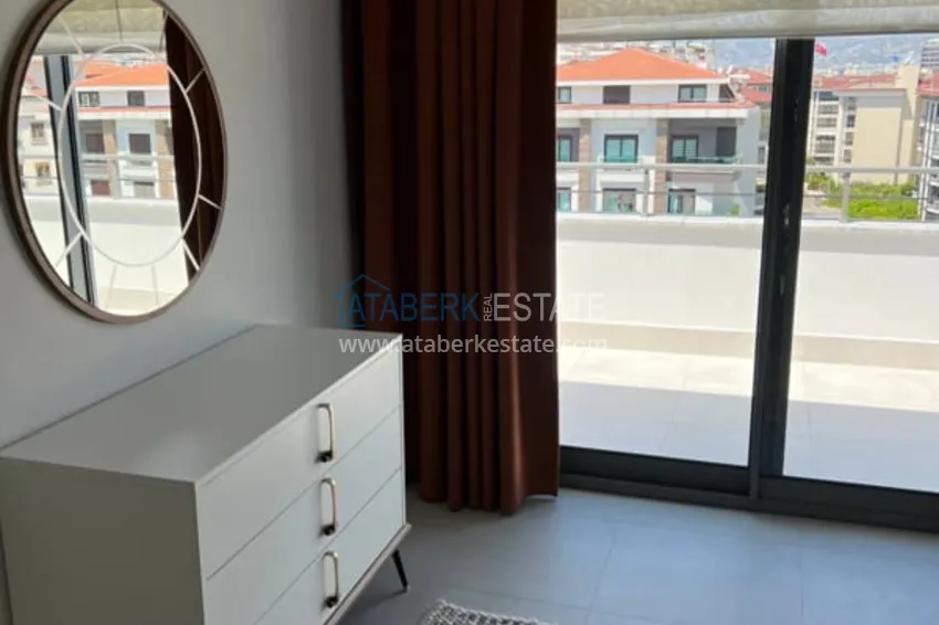 Приобрести Пентхаус-дуплекс с мебелью на первой береговой линии в районе Кестель 32