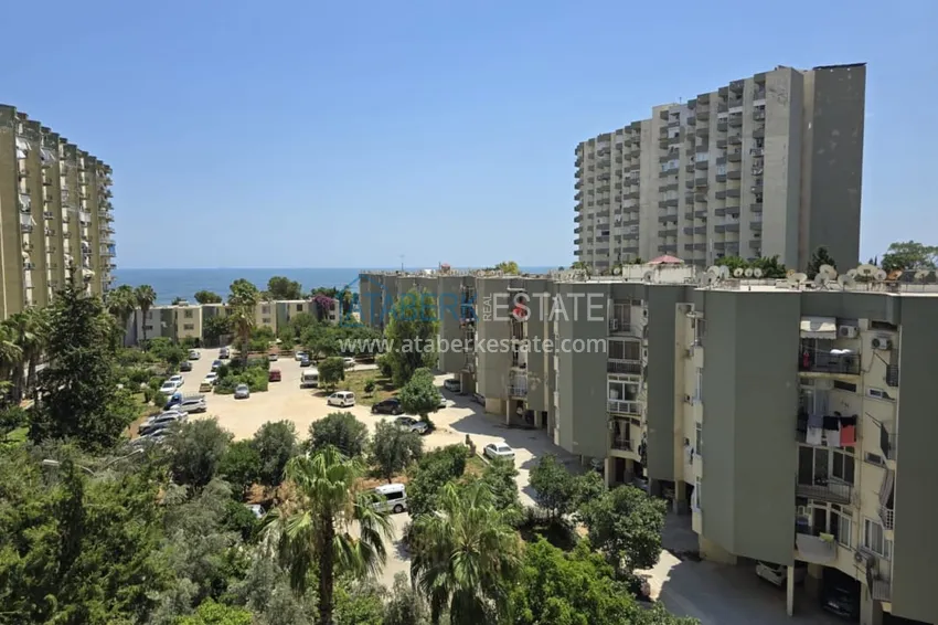 Великолепная трехкомнатная квартира с видом на море в Соли, Мерсин – первая береговая 1