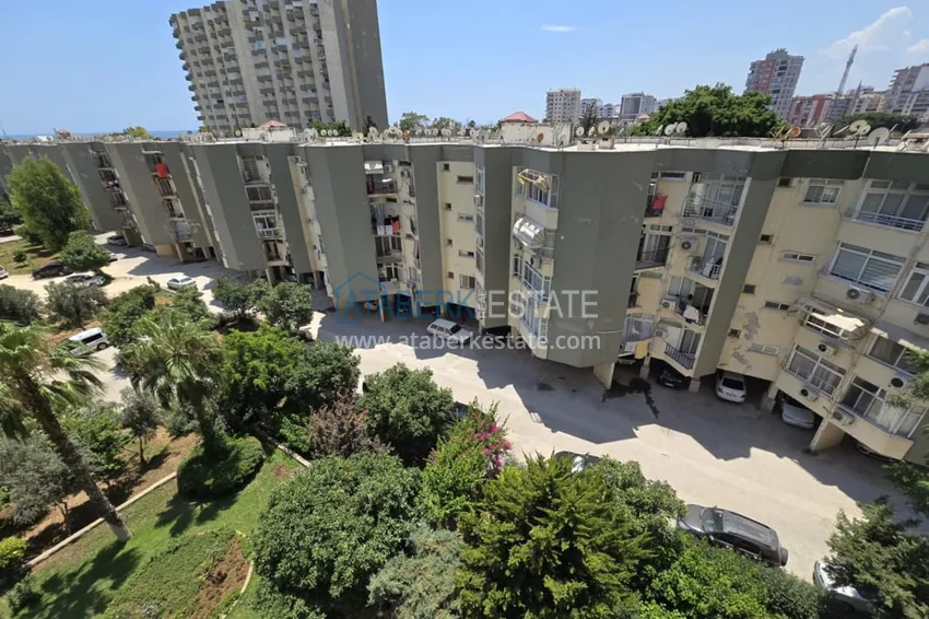 Великолепная трехкомнатная квартира с видом на море в Соли, Мерсин – первая береговая 2