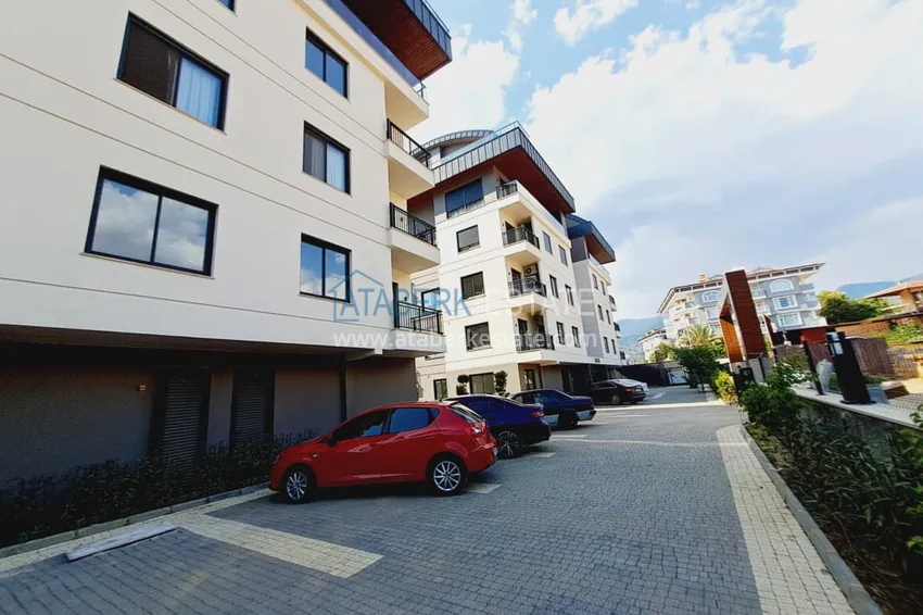 Просторная трехкомнатная квартира напрямую от собственника в Алании, район Оба 3