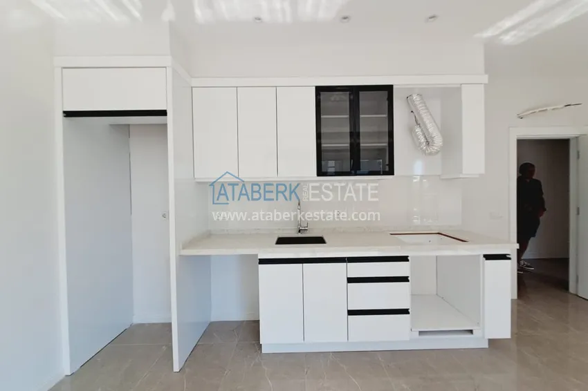 Приобрести Просторная трехкомнатная квартира напрямую от собственника в Алании, район Оба 3