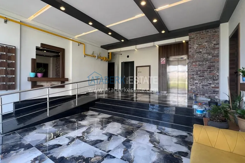 Трехкомнатная квартира с мебелью в районе Соли, Мерсин 3 