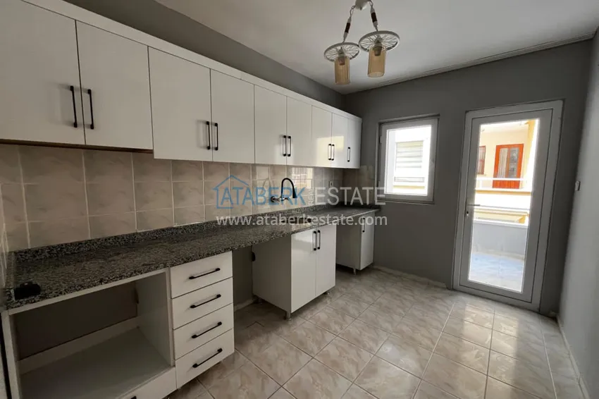 Недвижимость под ВНЖ. Трехкомнатная квартира с отдельной кухней в Алании, район Тосмур 1 