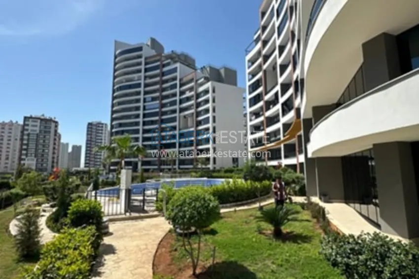 Просторная четырехкомнатная квартира в комплексе сегмента комфорт – Мерсин, Соли 3