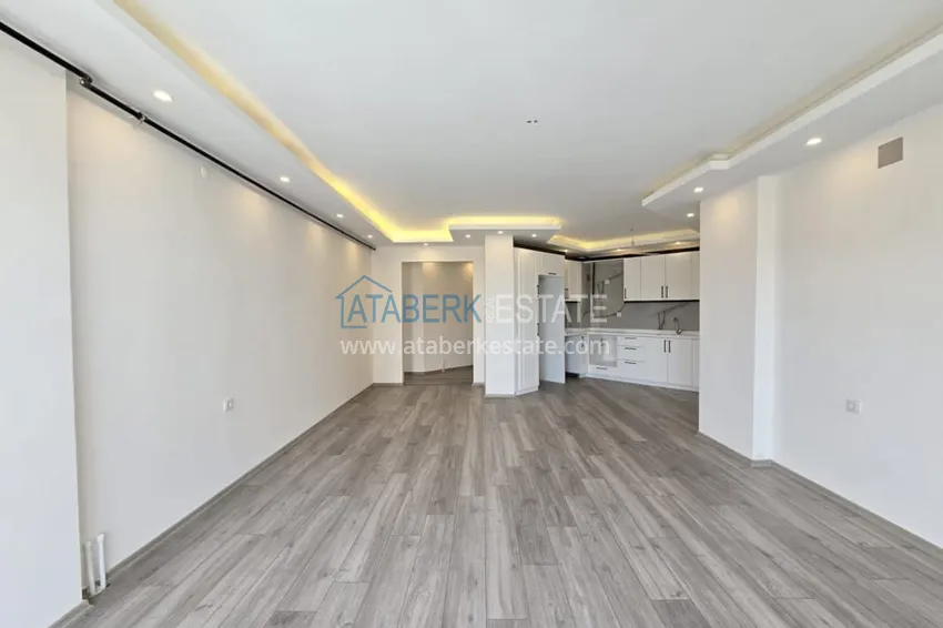 Приобрести Великолепная трехкомнатная квартира с видом на море в Соли, Мерсин – первая береговая 5