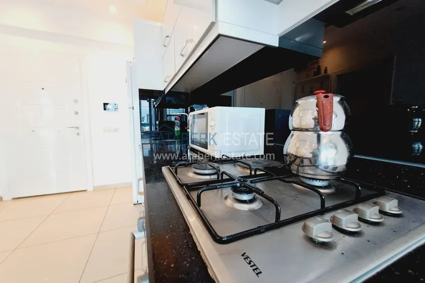 Приобрести Квартира 1+1 с мебелью и застеклённым балконом в центре Алании – район пляжа Клеопатра 4