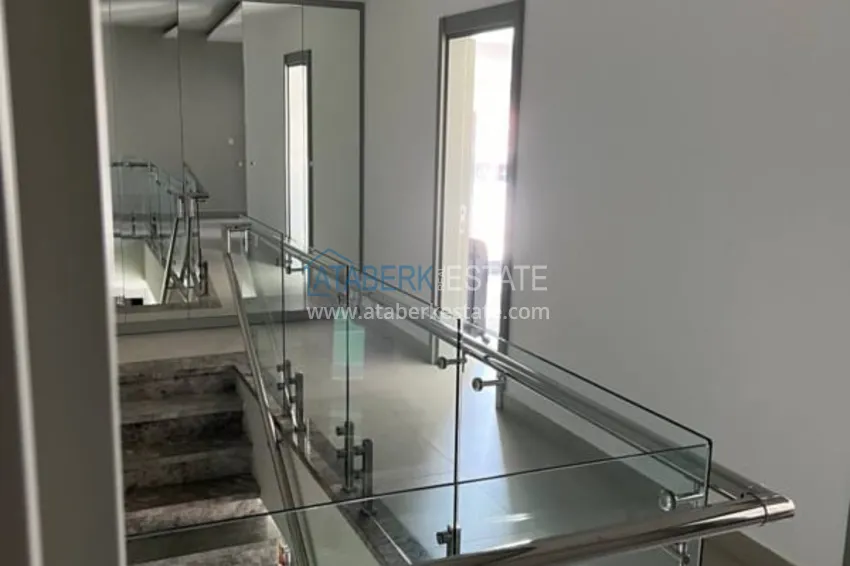 Приобрести Пентхаус-дуплекс с мебелью на первой береговой линии в районе Кестель 43