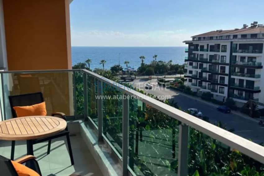 Приобрести Пентхаус-дуплекс с мебелью на первой береговой линии в районе Кестель 52