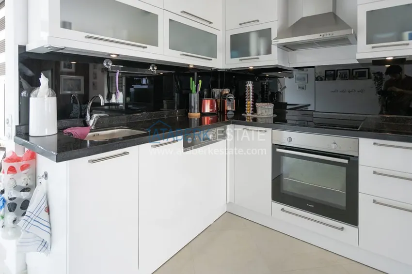 Приобрести Меблированная квартира с видом на море и застекленным балконом – первая береговая, район Оба 4 