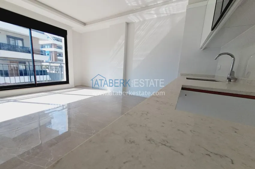 Приобрести Просторная трехкомнатная квартира напрямую от собственника в Алании, район Оба 5