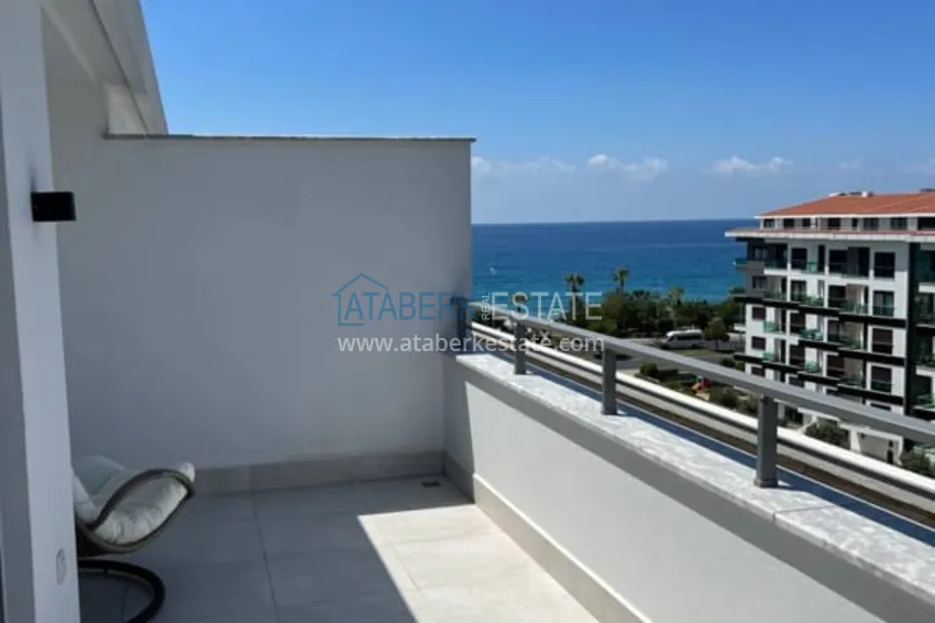 Приобрести Пентхаус-дуплекс с мебелью на первой береговой линии в районе Кестель 54