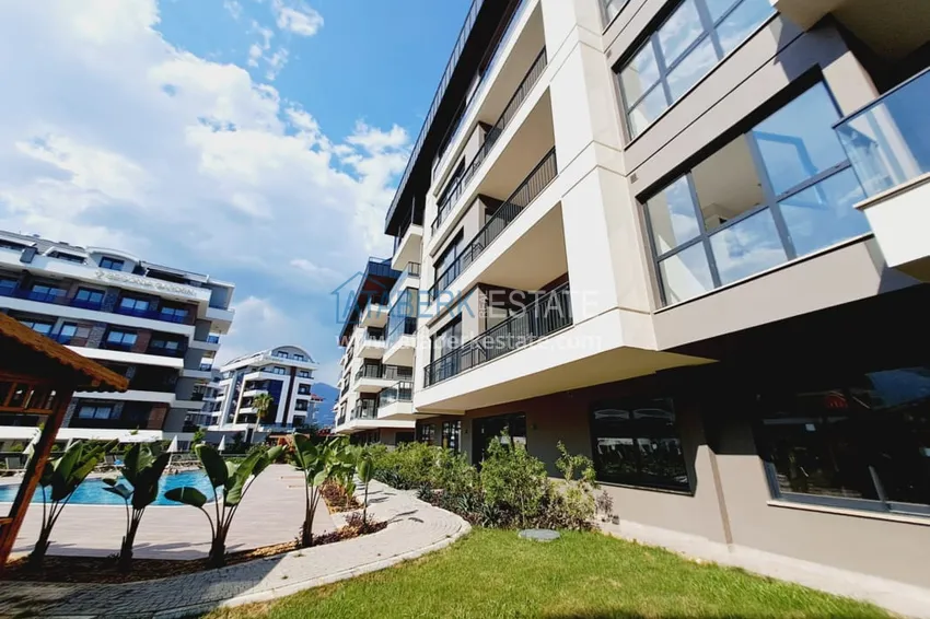 Просторная трехкомнатная квартира напрямую от собственника в Алании, район Оба 5