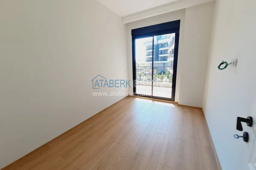 Приобрести Просторная трехкомнатная квартира напрямую от собственника в Алании, район Оба 6