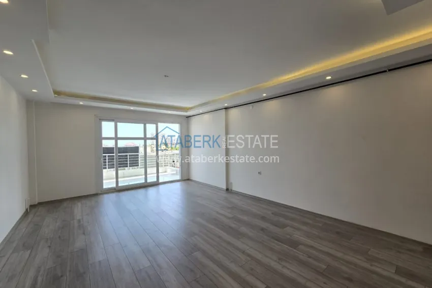 Приобрести Великолепная трехкомнатная квартира с видом на море в Соли, Мерсин – первая береговая 7