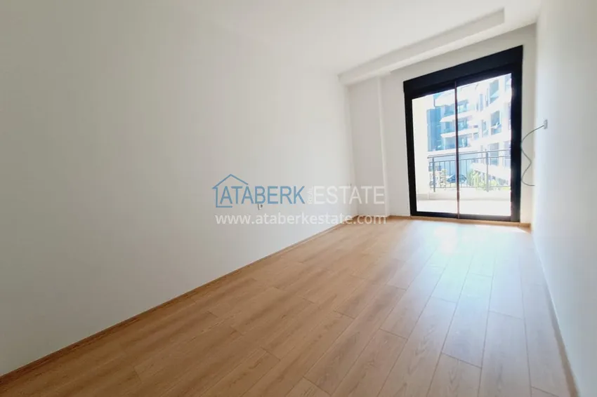 Приобрести Просторная трехкомнатная квартира напрямую от собственника в Алании, район Оба 7