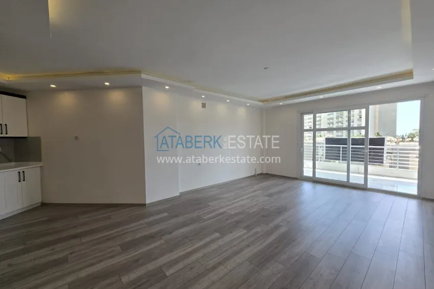 Приобрести Великолепная трехкомнатная квартира с видом на море в Соли, Мерсин – первая береговая 8