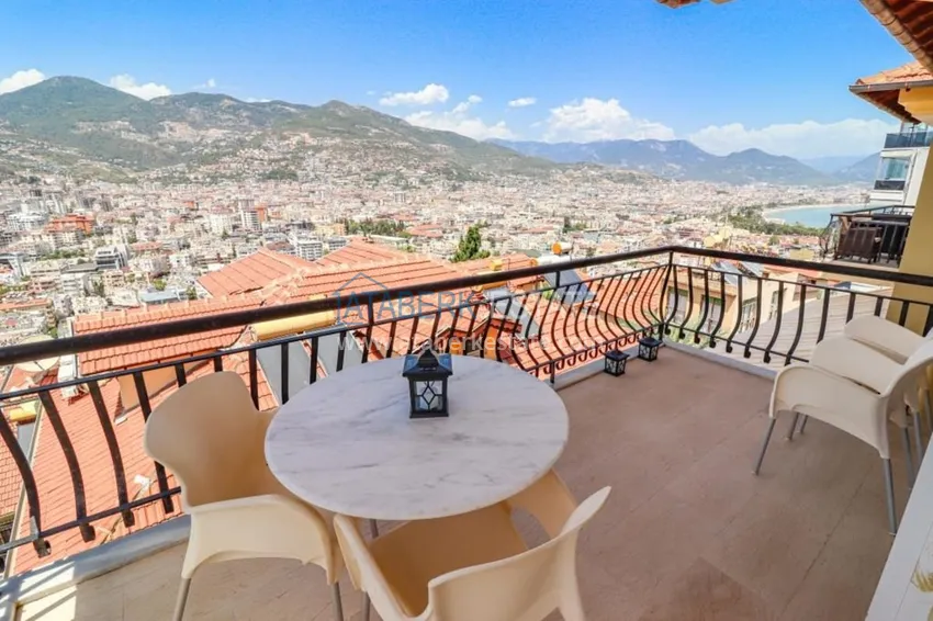 Приобрести  Квартира-дуплекс с мебелью и панорамным видом в центре Алании, историческая часть - Кале 8 