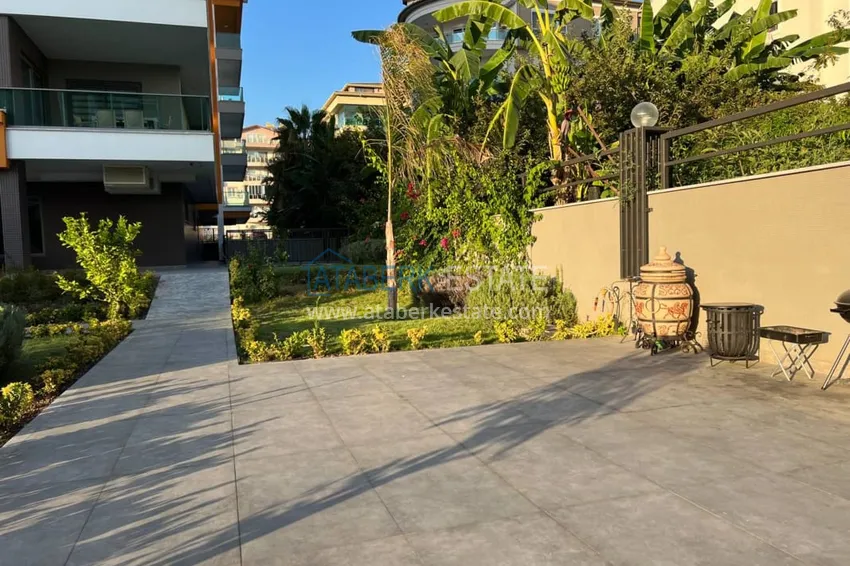 Пентхаус-дуплекс с мебелью на первой береговой линии в районе Кестель 9