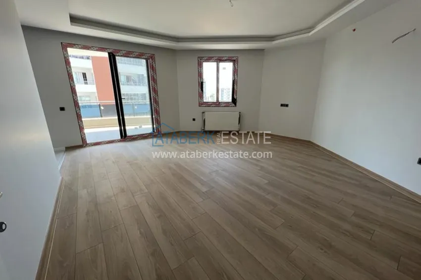 Приобрести Просторная четырехкомнатная квартира в комплексе сегмента комфорт – Мерсин, Соли 10