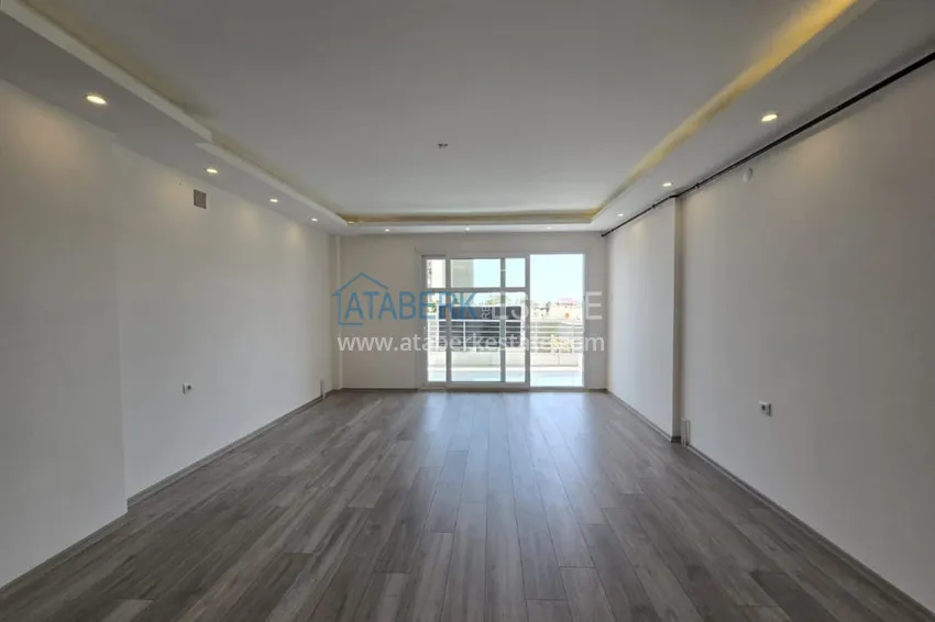 Приобрести Великолепная трехкомнатная квартира с видом на море в Соли, Мерсин – первая береговая 12