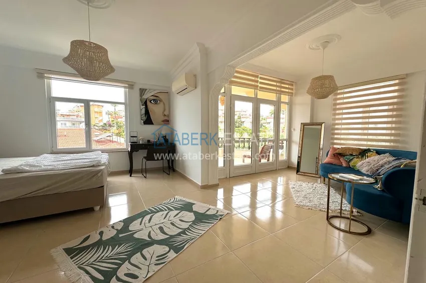 Приобрести Триплекс вилла в коттеджном комплексе в 300 метрах от моря в районе Кестель, Алания 1