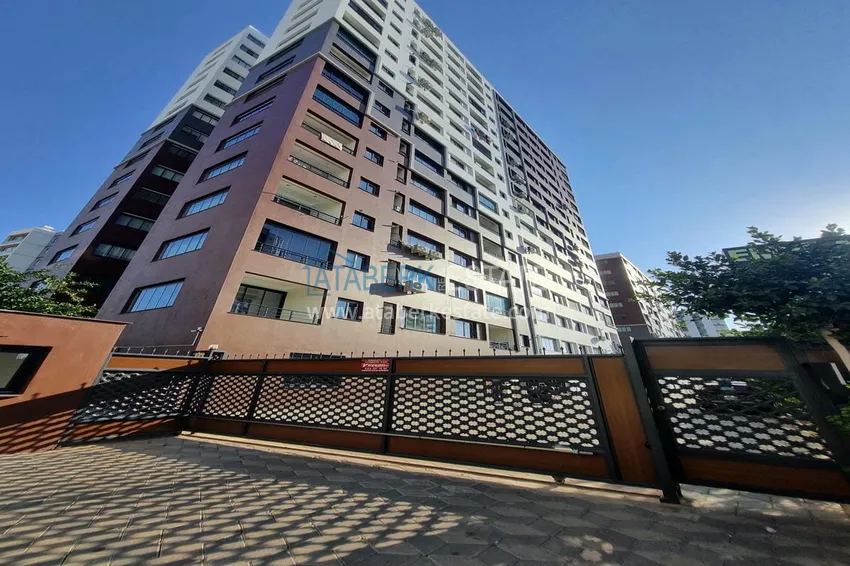 Двухкомнатная квартира 80м2 с мебелью и застекленным балконом в Мерсине, Енишехир 2 