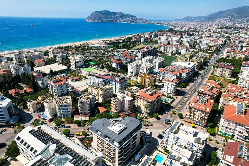 Трёхкомнатная квартира в районе Оба. Недвижимость подходит для краткосрочной аренды 1