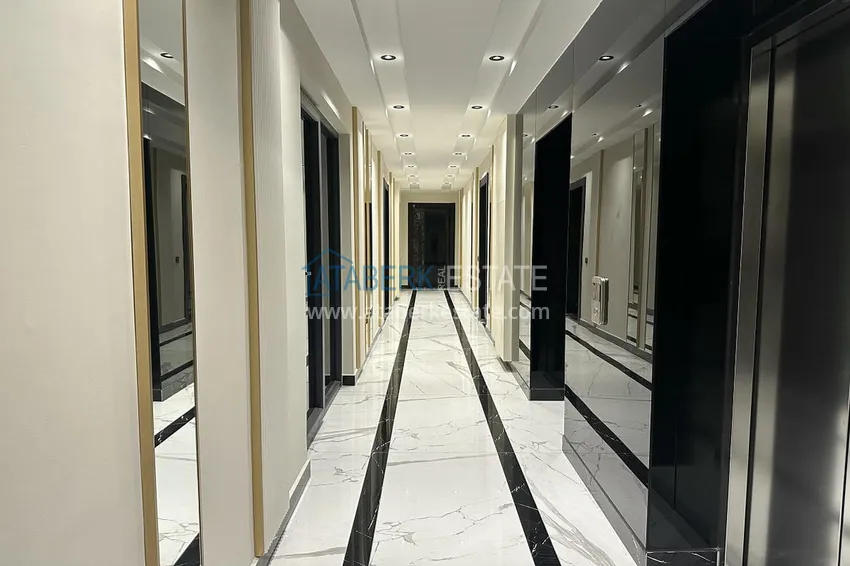 Приобрести Трёхкомнатная квартира в районе Оба. Недвижимость подходит для краткосрочной аренды 1