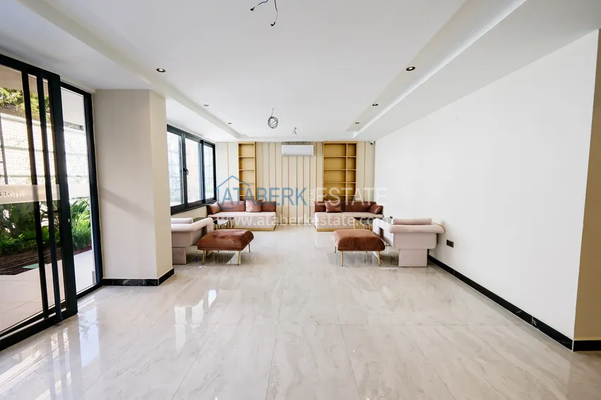 Трёхкомнатная квартира в районе Оба. Недвижимость подходит для краткосрочной аренды 24