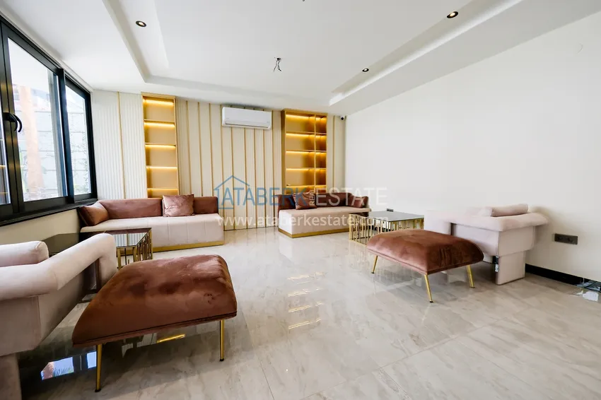 Трёхкомнатная квартира в районе Оба. Недвижимость подходит для краткосрочной аренды 25