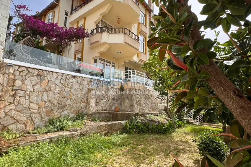 Триплекс вилла в коттеджном комплексе в 300 метрах от моря в районе Кестель, Алания 3