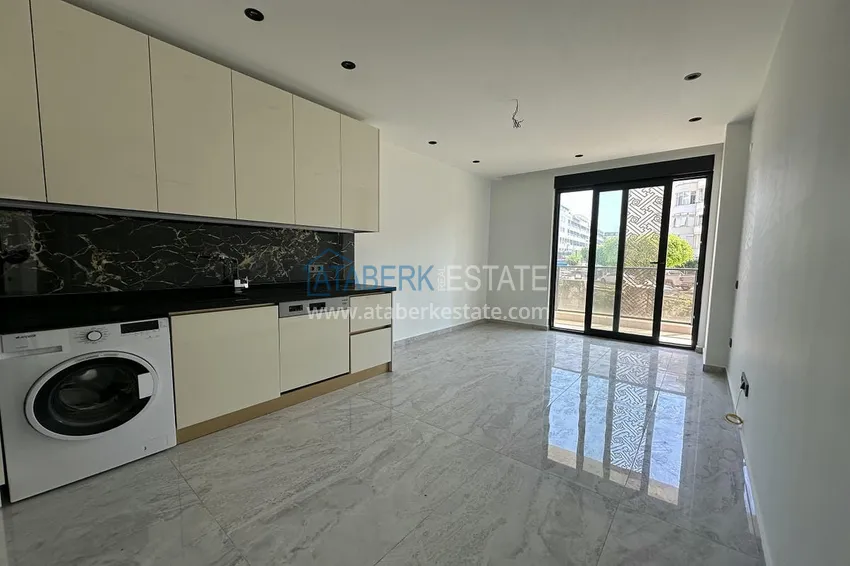 Приобрести Трёхкомнатная квартира в районе Оба. Недвижимость подходит для краткосрочной аренды 3