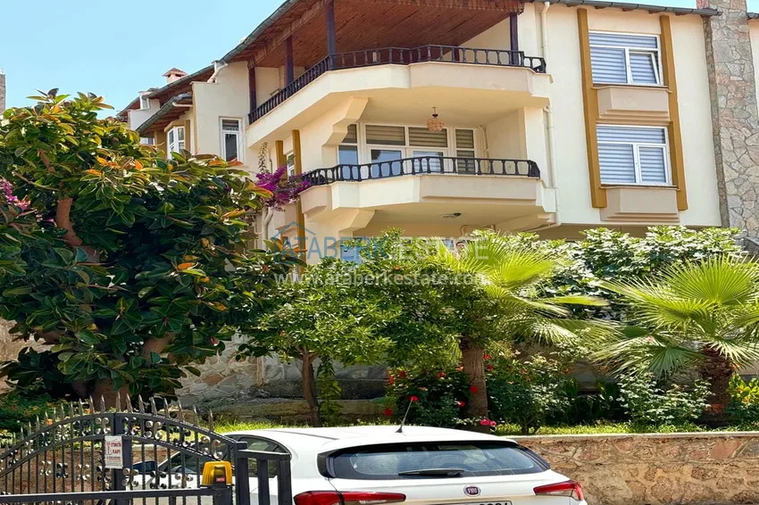 Триплекс вилла в коттеджном комплексе в 300 метрах от моря в районе Кестель, Алания 4